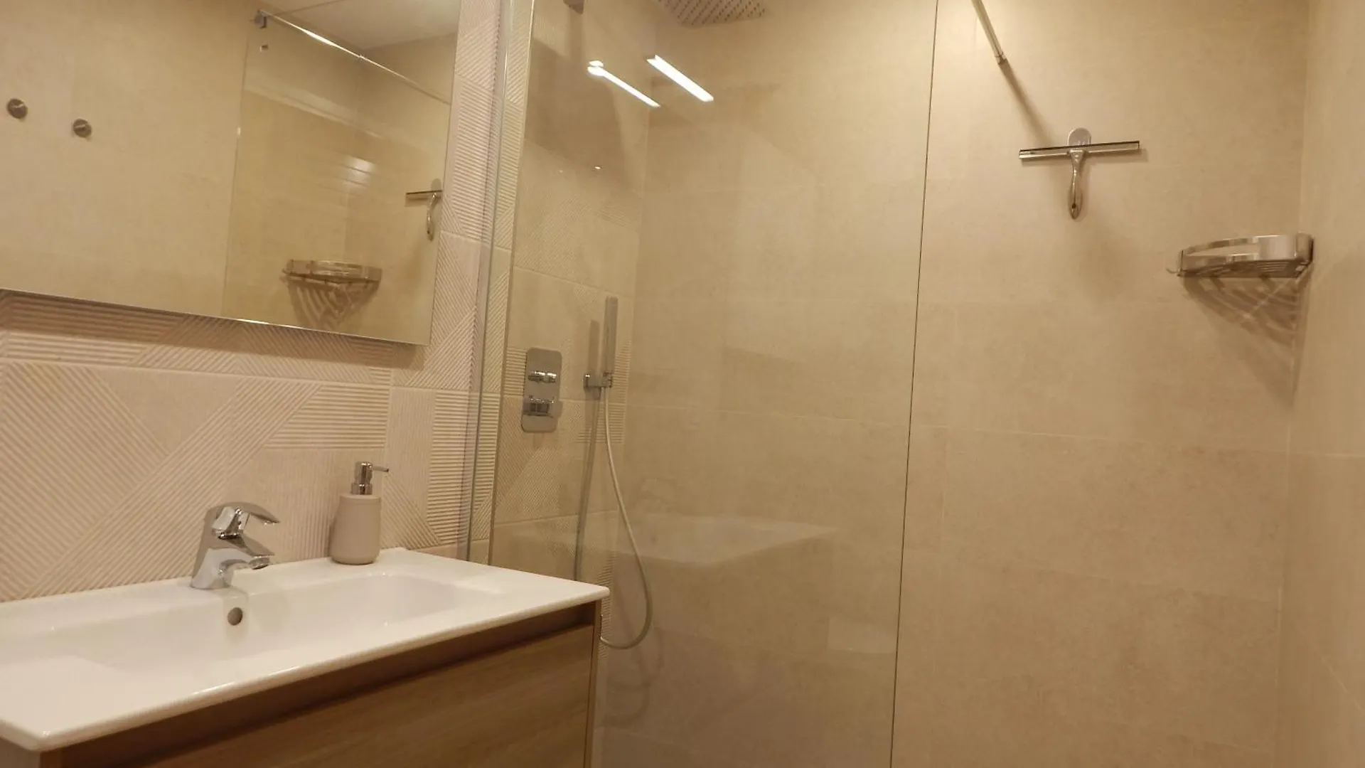 Les Pitas I 2N 1A Acogedor Apartamento Girona